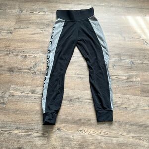 Nike Women's Sportswear Essential Logo Leggings size S Activewear Athleisure